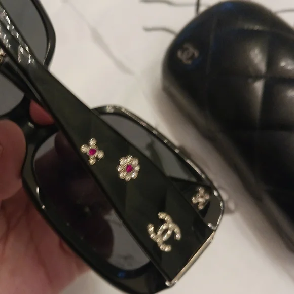 Authentic Chanel crystal sunglasses. - Picture 15 of 16